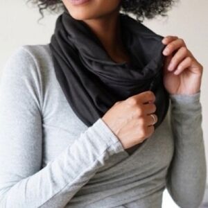 Beyond Yoga Elegant Black Pocket Infinity Scarf One Size New